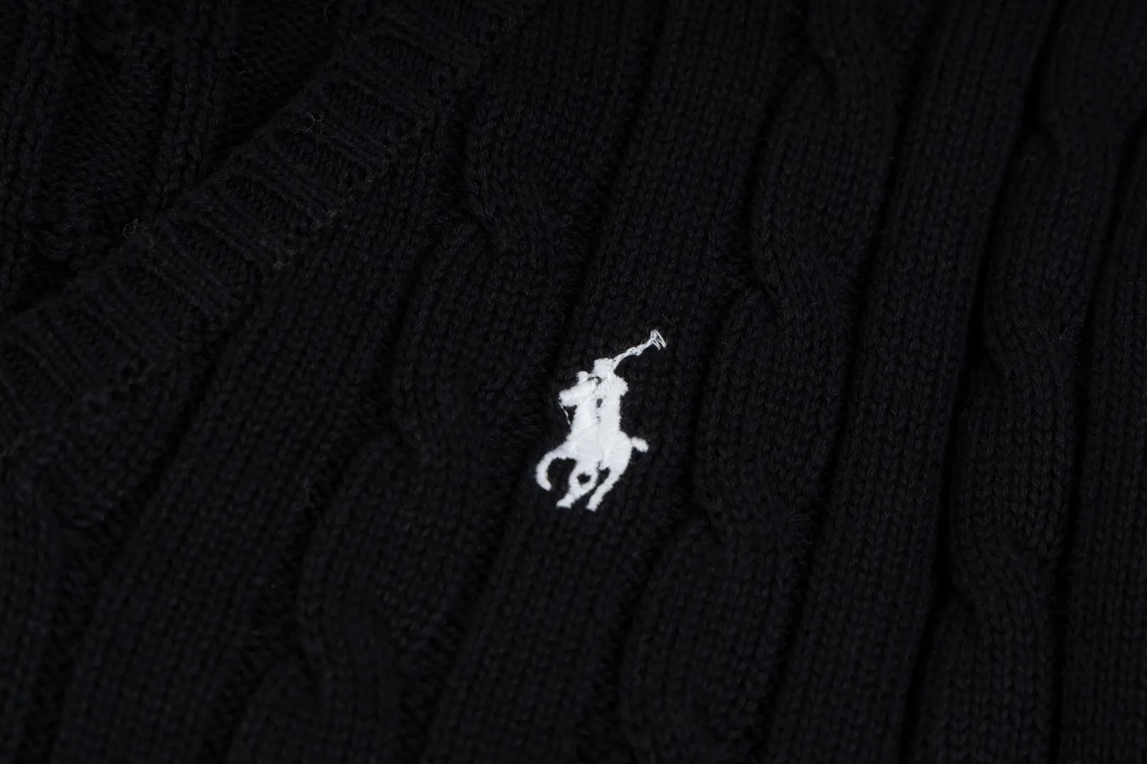 P210 #R90 RALPH LAUREN Thirteen colors of Ralph Lauren classic small label embroidery V-neck pullover cable cardigan sweater women's top, high-density LOGO embroidery on the chest, original customization of tag accessories. Made of pure cotton yarn, pure cotton is skin-friendly and comfortable, small label war horse embroidered twist button V-neck sweater🐎High quality, follow the blogger to learn how to wear it! Let’s buy a Ralph Lauren cable sweater. It’s a super hard-to-find series after it became popular. It’s hard to find one on the official website. It’s simple and practical to wear, with a lazy and loose feel. The thickened fabric has more texture, feels soft and delicate, and has a loose fit. Whether worn alone or layered, you can wear different styles of fashion with just one piece!   Size： Sleeve length: 60/61/62/63